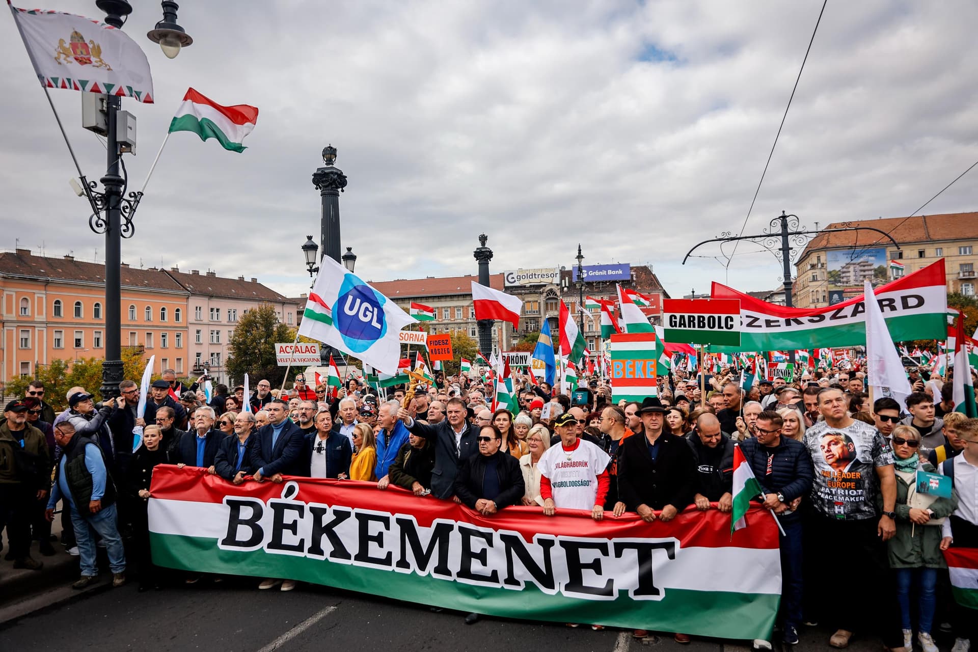 „Ma az egész világnak megüzenjük: a magyarok nemet mondanak a háborúra"