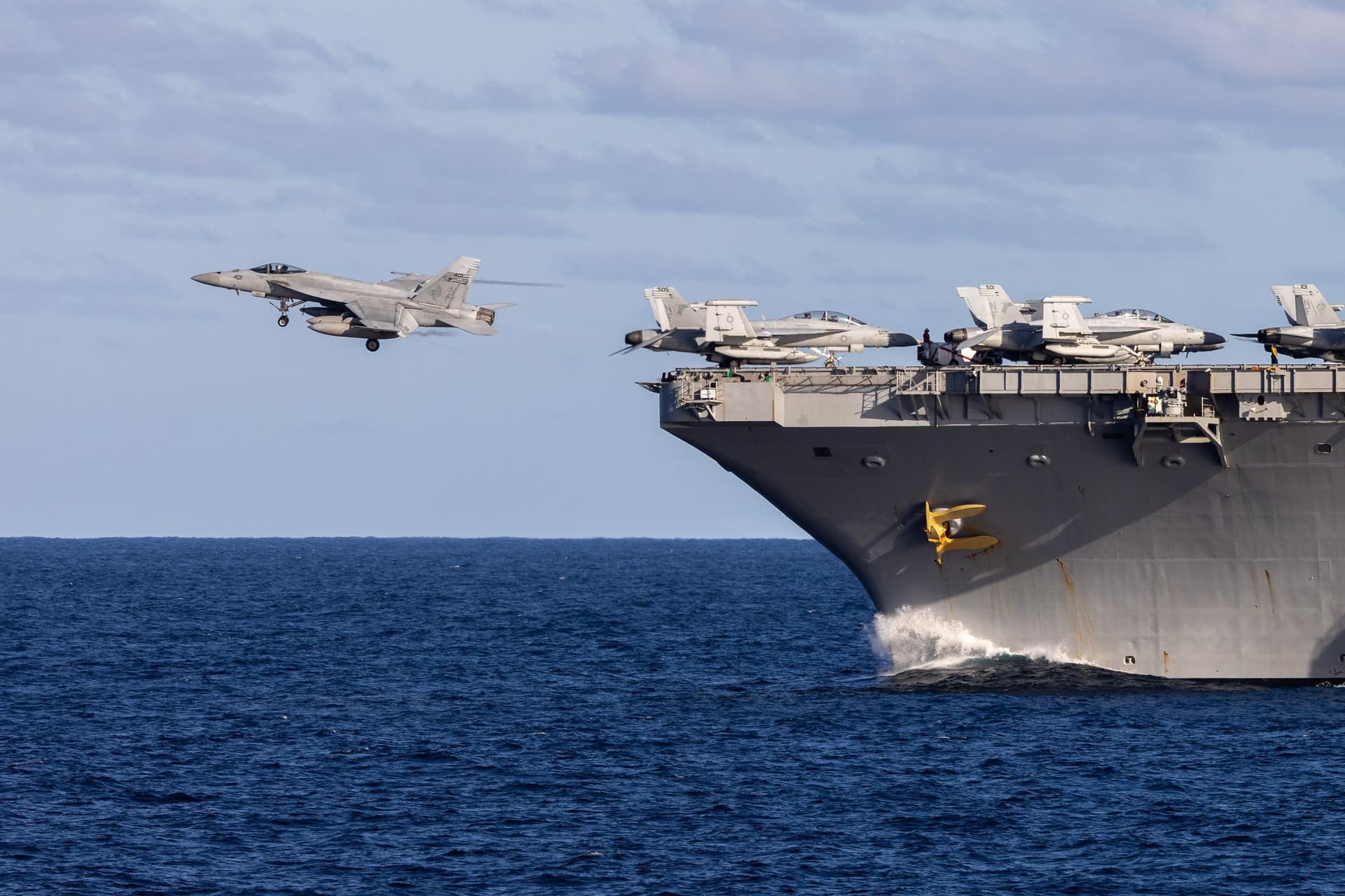 Amerikai vadászgép és egy helikopter zuhant a Dél-kínai-tengerbe