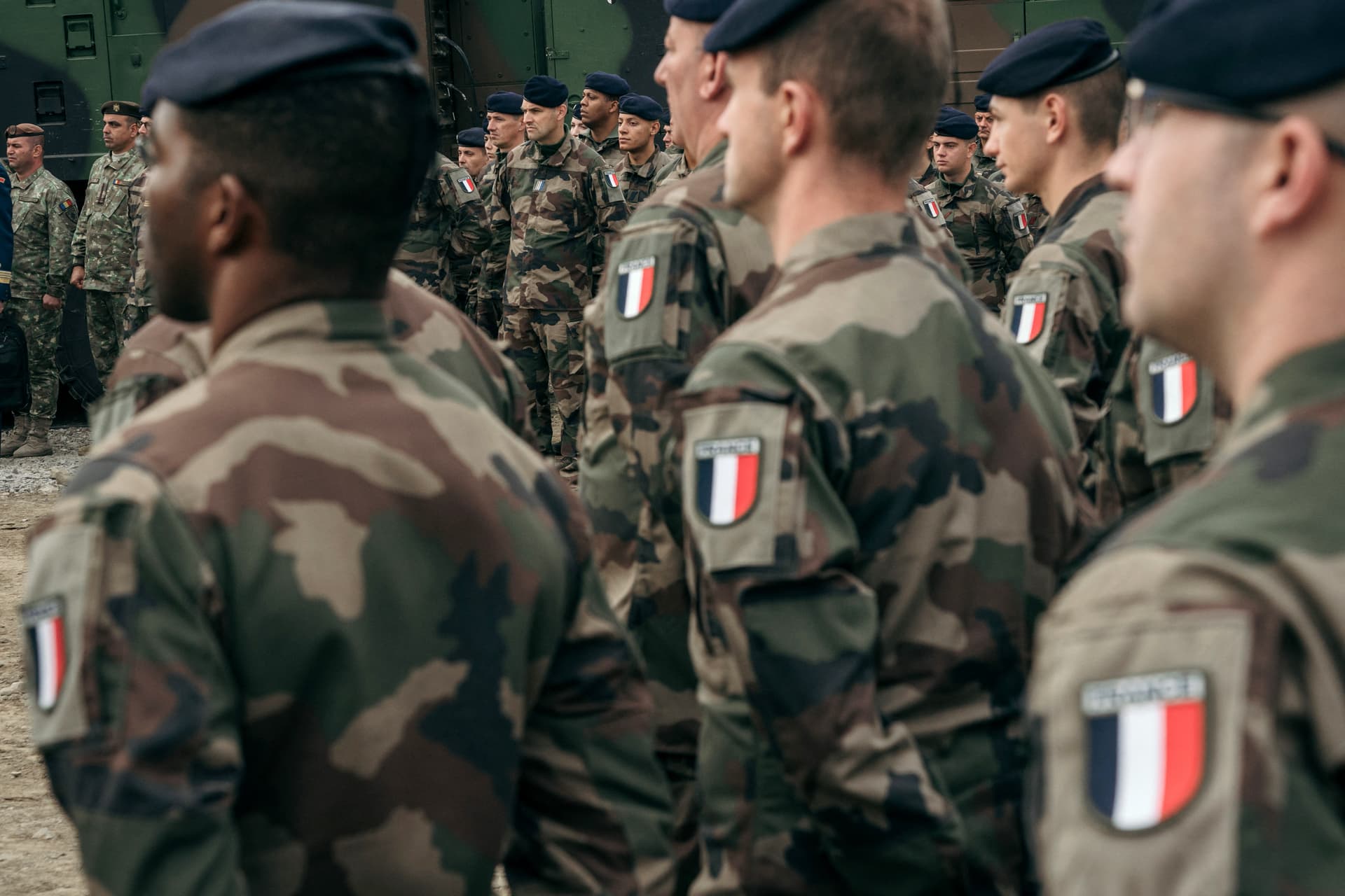 Macron két ukrán városba akar csapatokat telepíteni