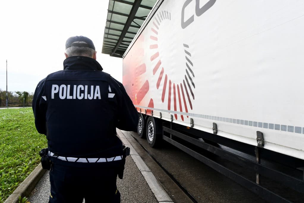 A szlovén kormány a hadsereget is beveti