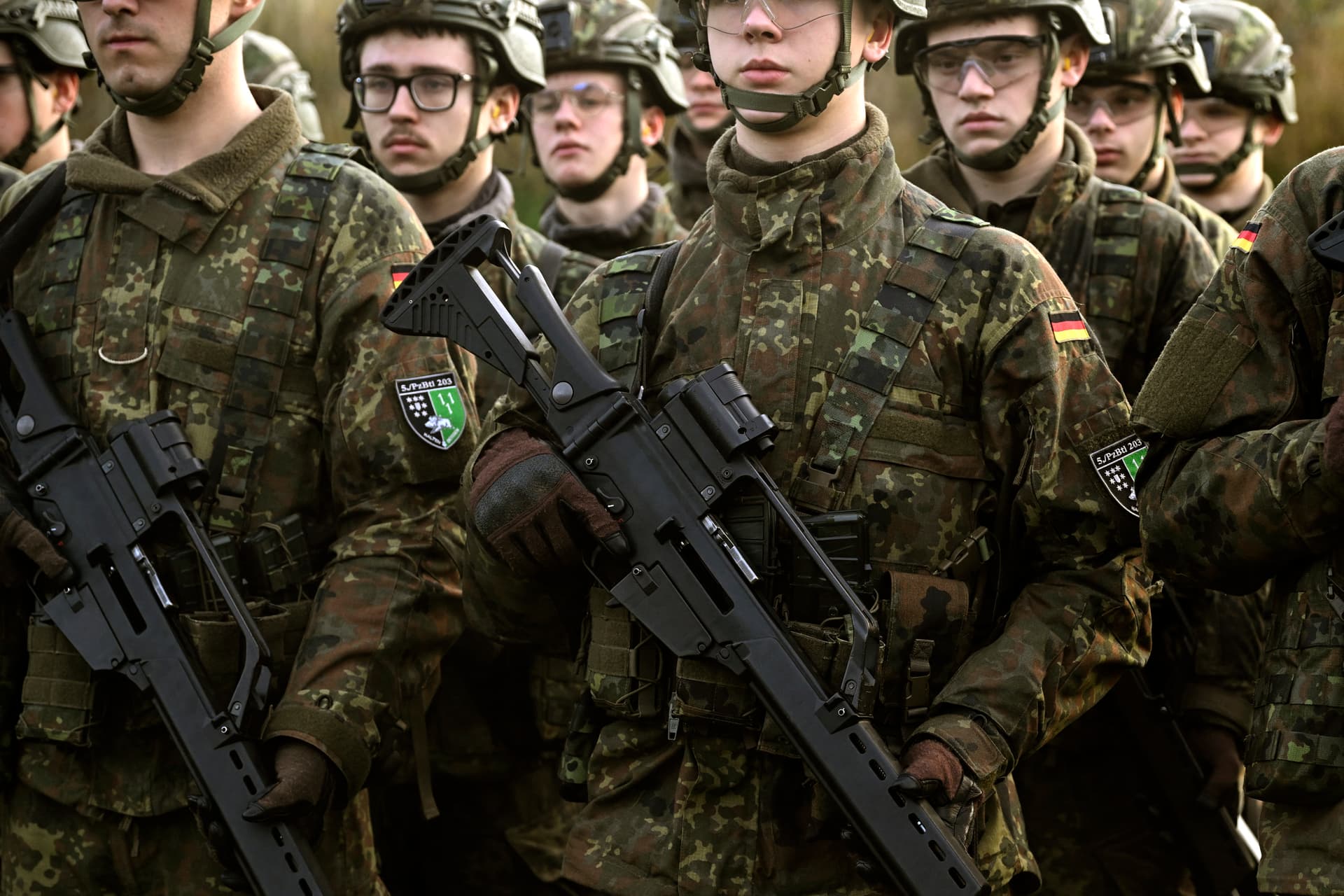 Németországban minden 18 éves férfit sorozni fognak