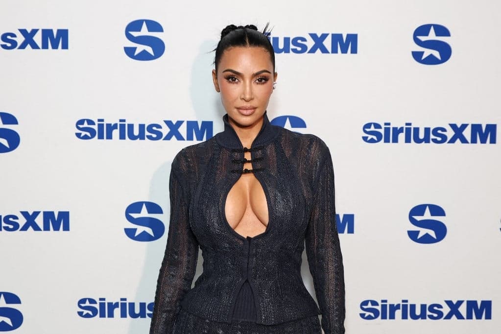Kim Kardashian szinte meztelenül pózolt a kameráknak