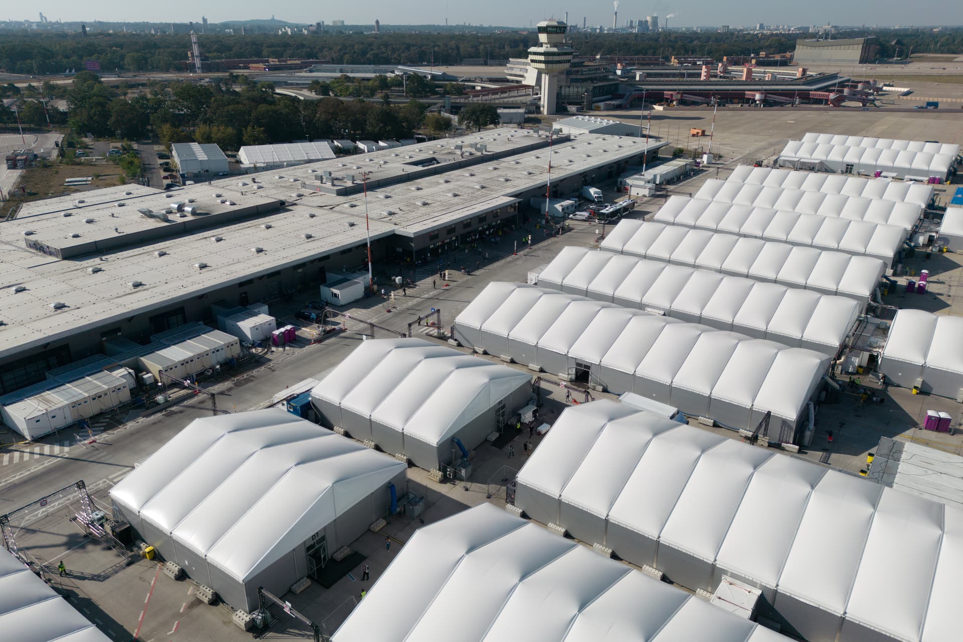Berlin bezárja a legnagyobb ukrán menekültközpontot Tegelben