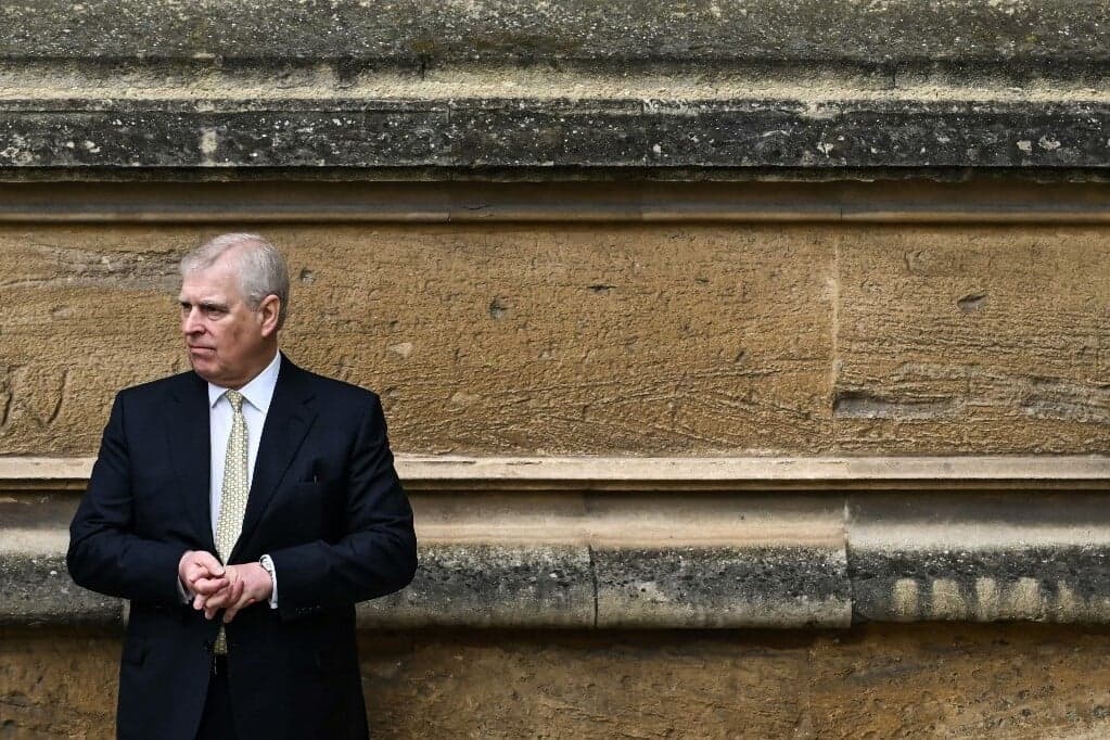 András herceg számára továbbra is királyi temetést terveznek