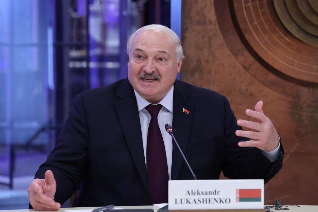 Lukasenka több millió dolláros befagyasztott fehérorosz vagyon visszaadására kapott ígéretet