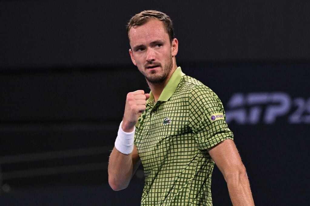 Kizárták Medvegyevet a Djokovics elleni elődöntőből