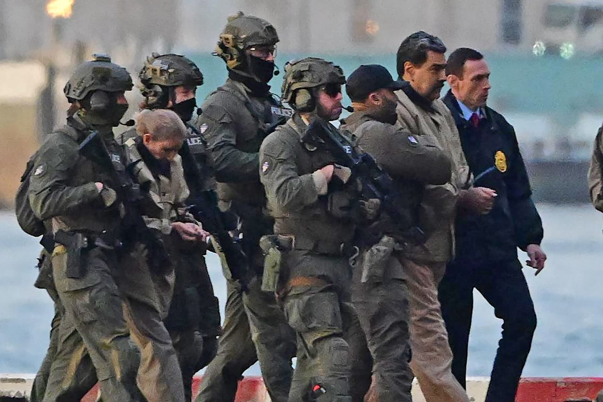 Maduro a vádejtésért küzd