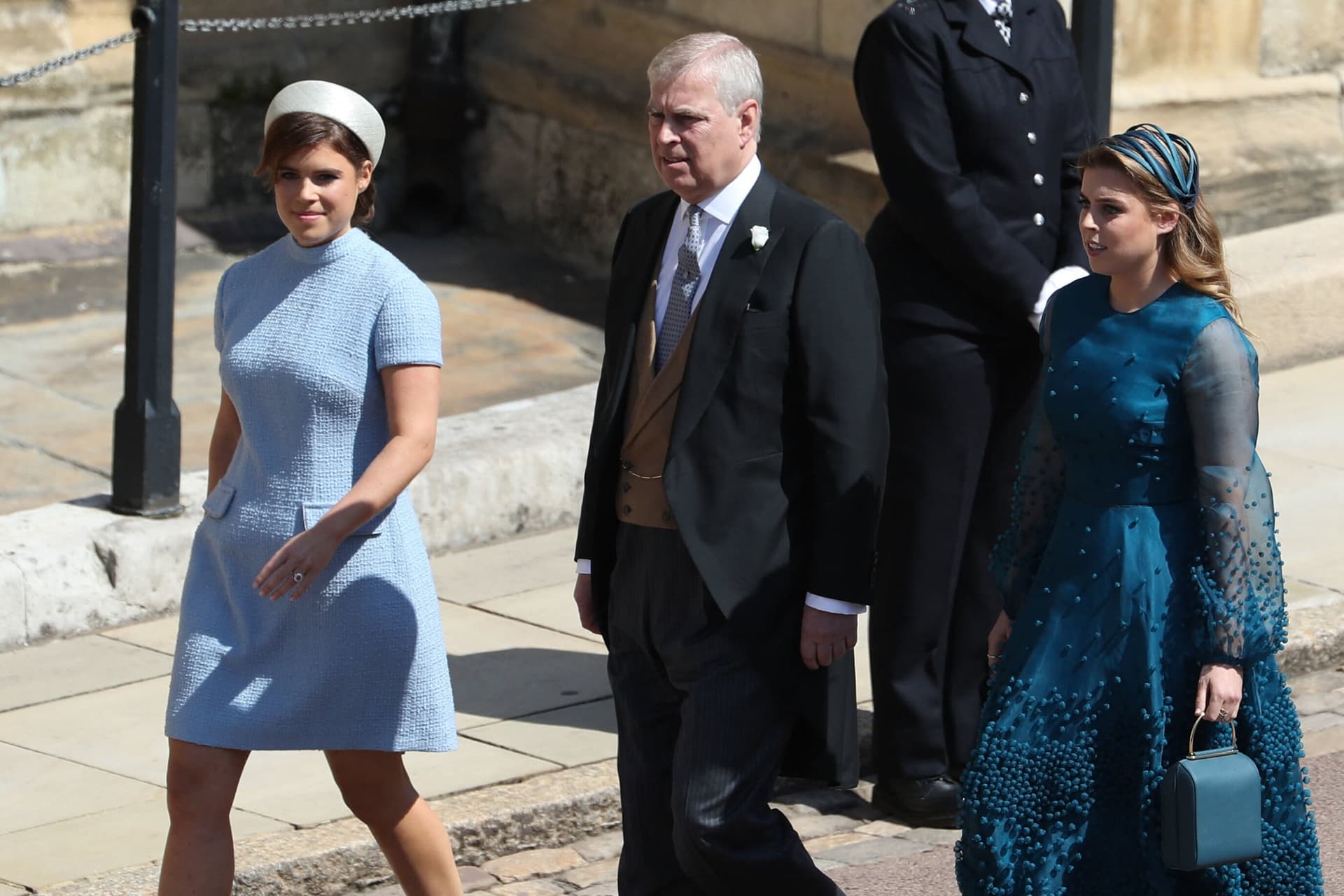 Eldobhatja apja nevét Beatrix és Eugénia