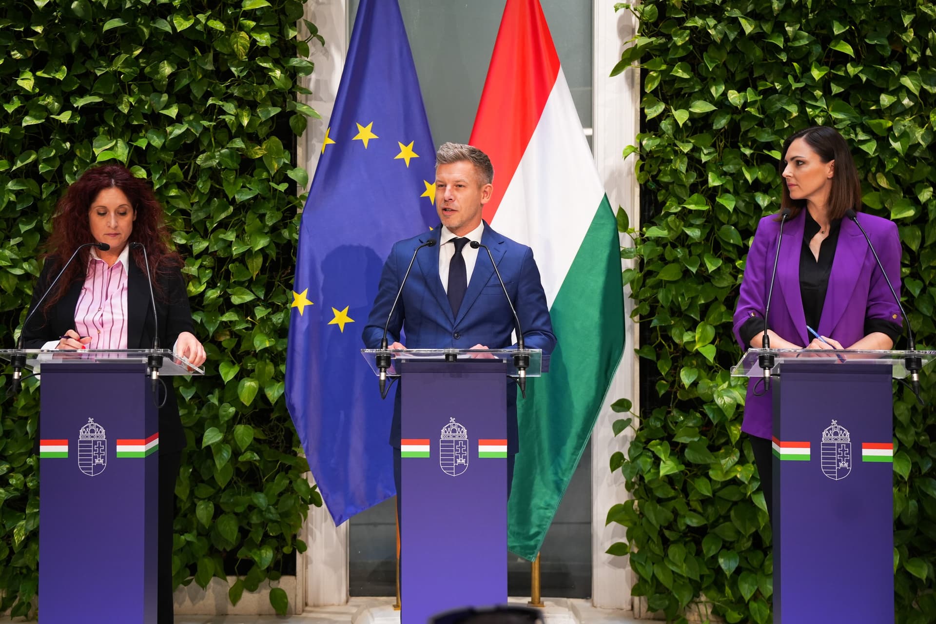 Ülést tart a Tisza-kormány