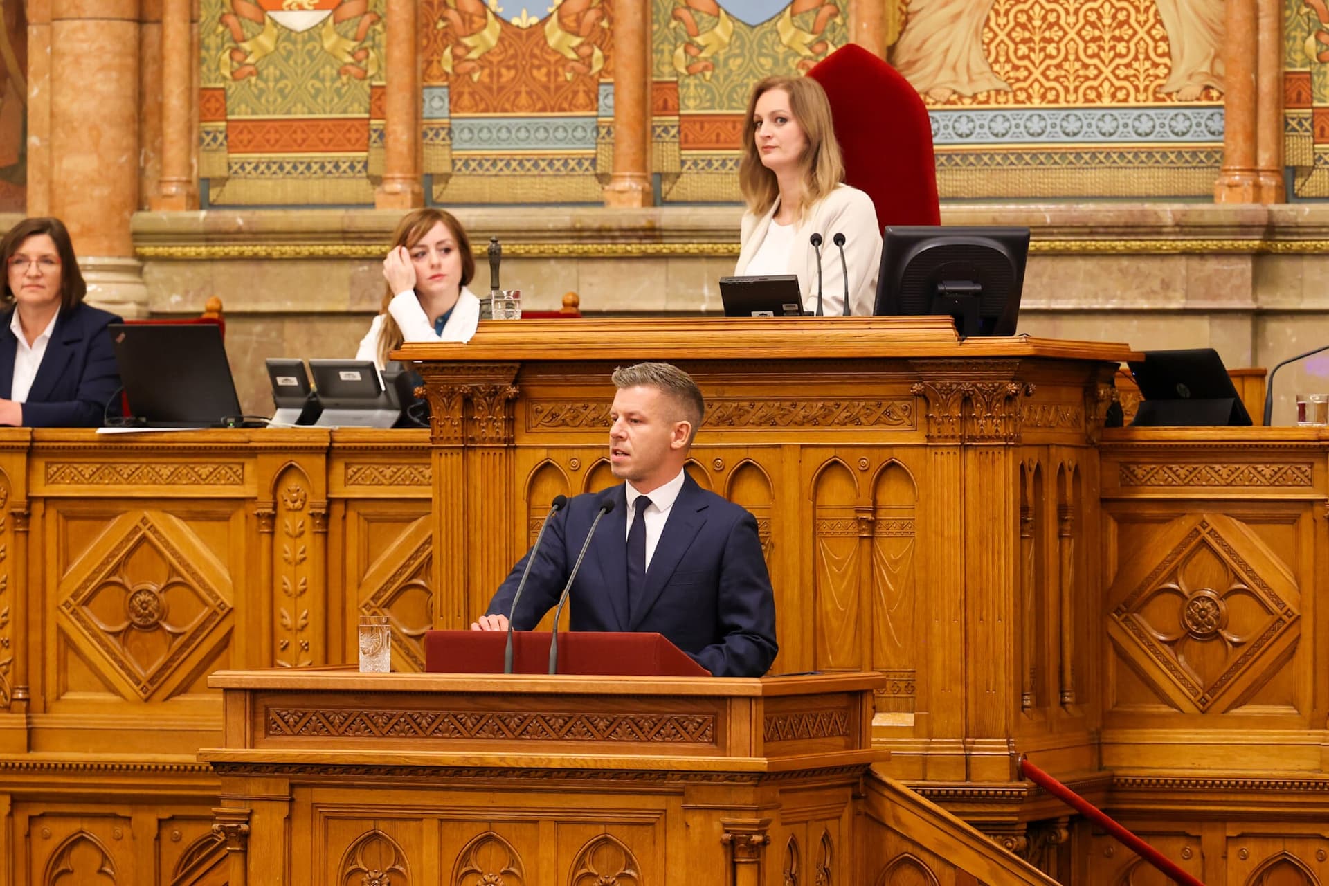 A tizenhetedik alaptörvény-módosításról dönt hétfőn a parlament