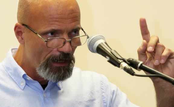 Zacher Gábor: Kötelezővé kellene tenni a maszkviselést