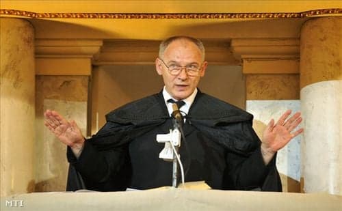 Bogárdi Szabó István: Az idei ünnepet végigkíséri a szorongás
