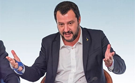 Salvini megtagadta a migránsmentő hadihajó kikötését