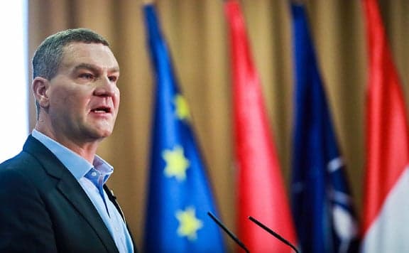 Százezres jutalmak a szegedi városházán