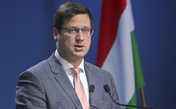Gulyás Gergely: Az Európai Bizottság bort iszik és vizet prédikál